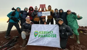 Joanne Soo Summit Kerinci