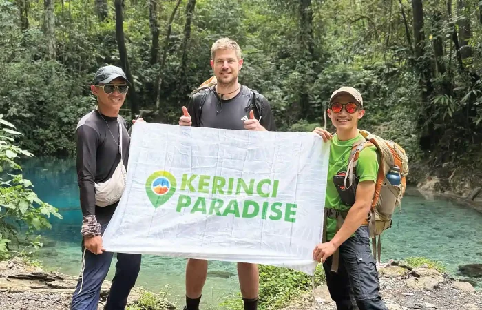 Julian Nuechel - With Guide Kerinci